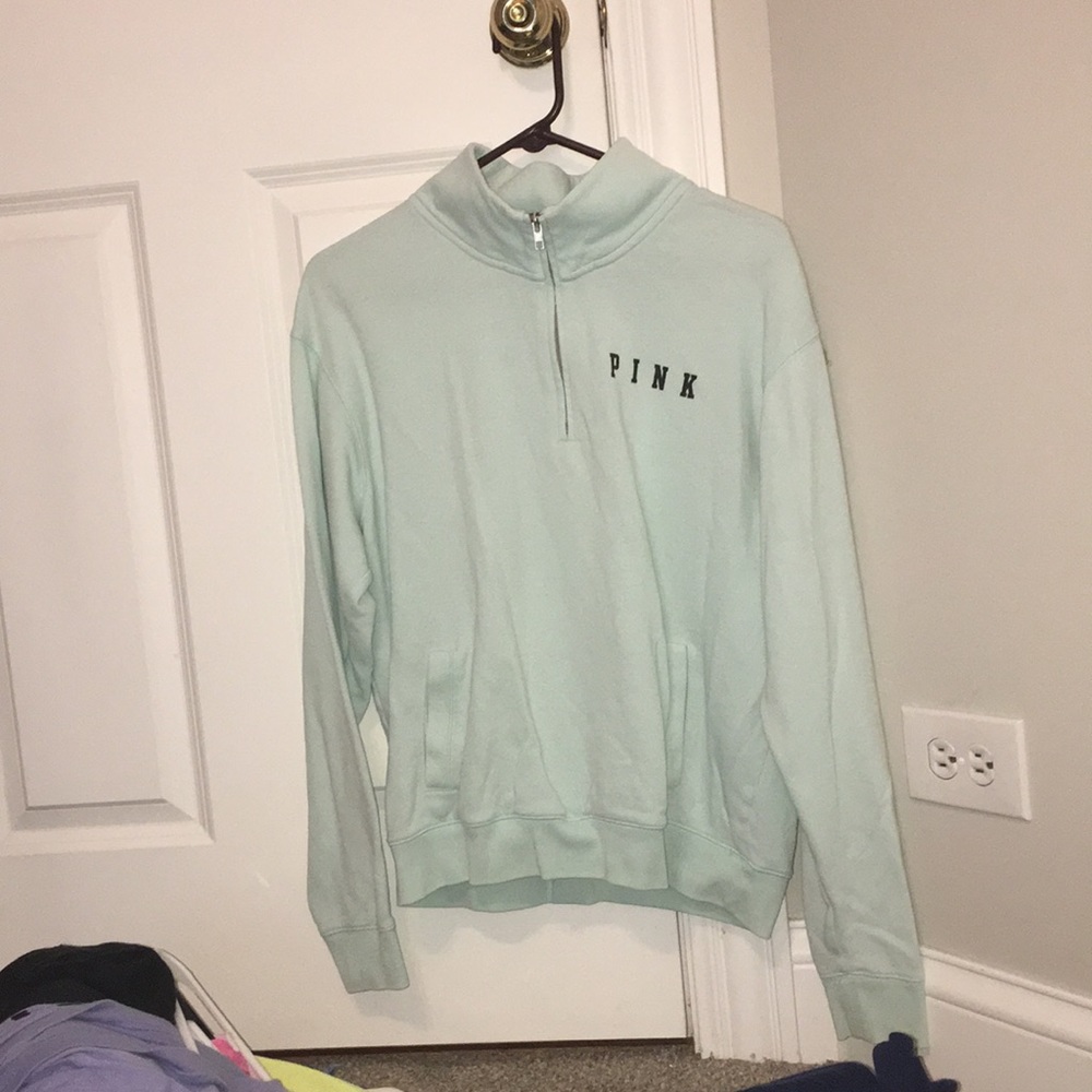 Medium light blue zip